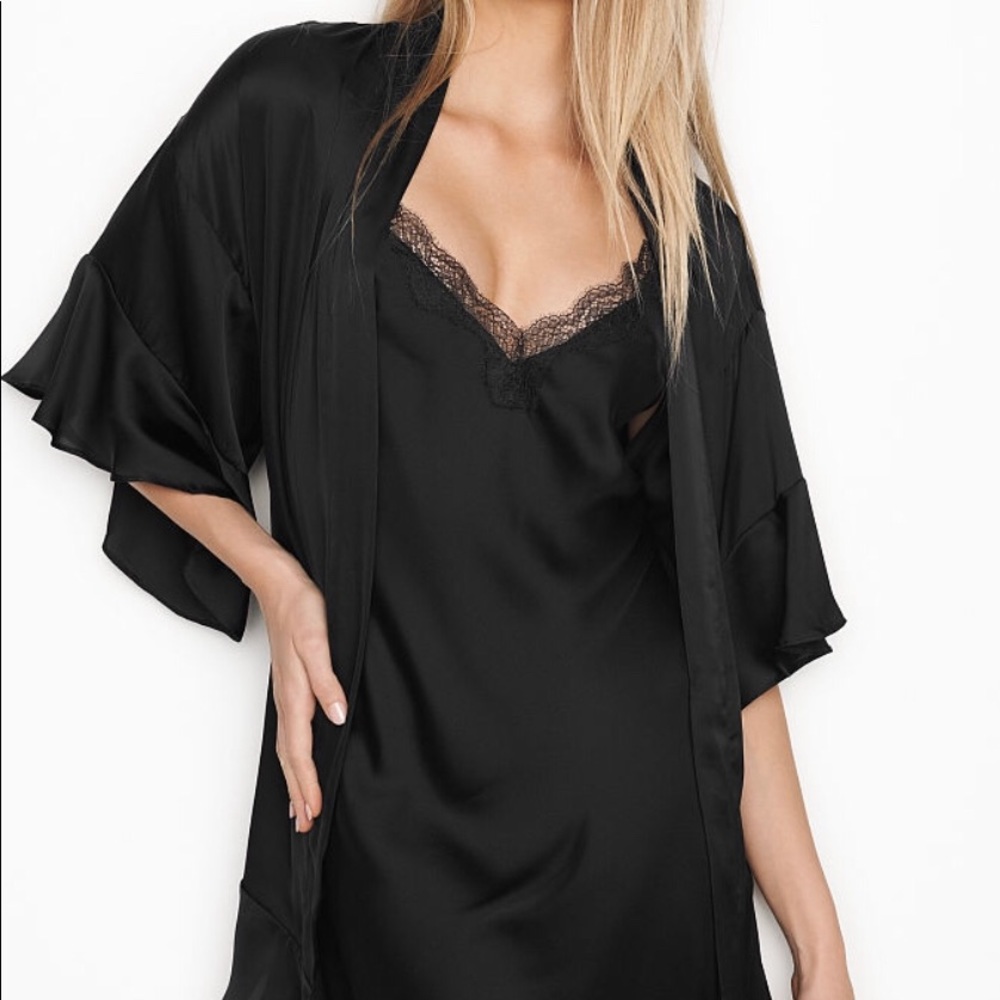 VS Satin Kimono